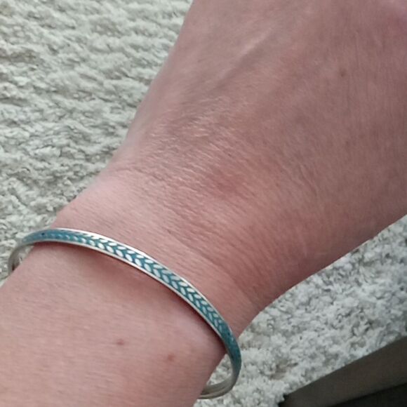 Sterling silver braclet made in Mexico with blue design throughout 2 1/2" across - Picture 1 of 2